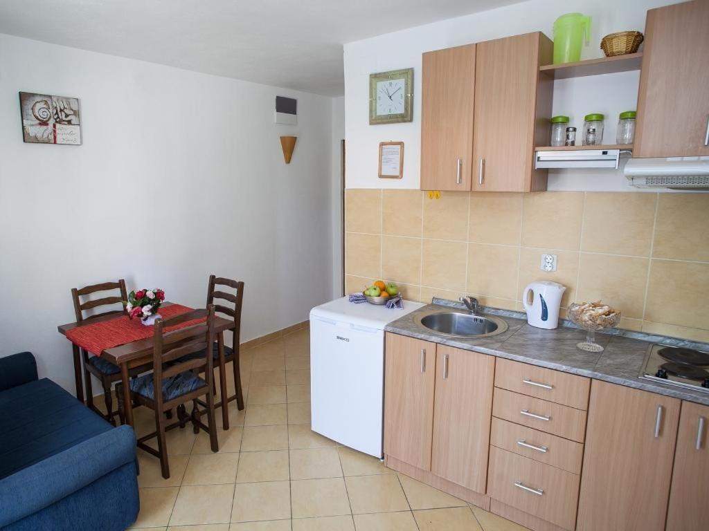 Daria Apartments Kotor Bilik gambar