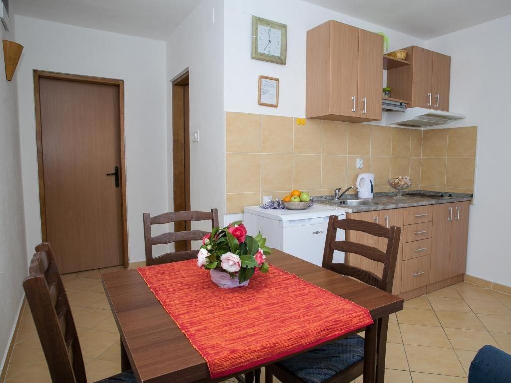 Daria Apartments Kotor Bilik gambar