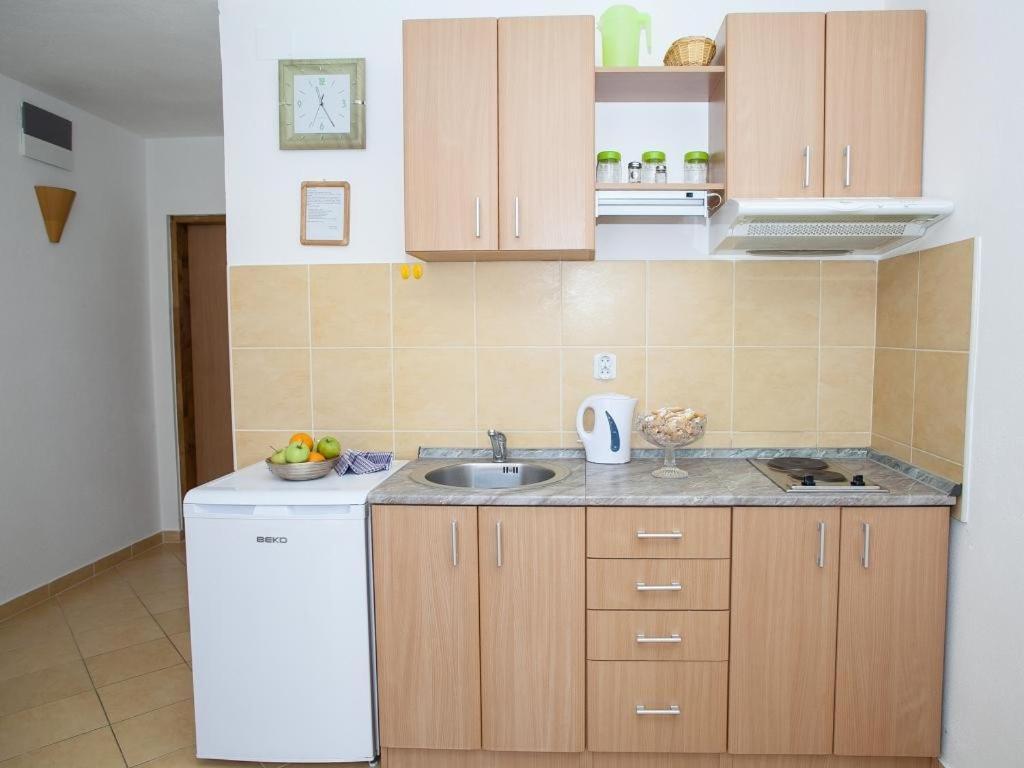 Daria Apartments Kotor Bilik gambar