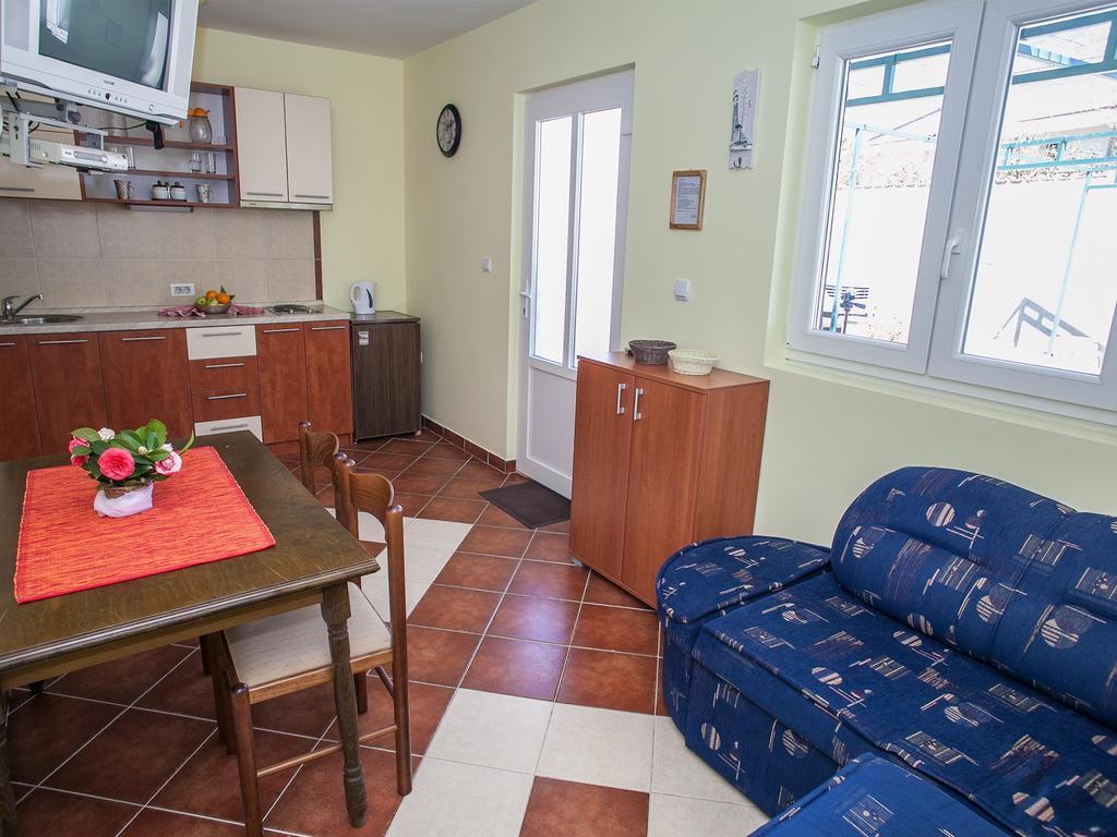 Daria Apartments Kotor Bilik gambar