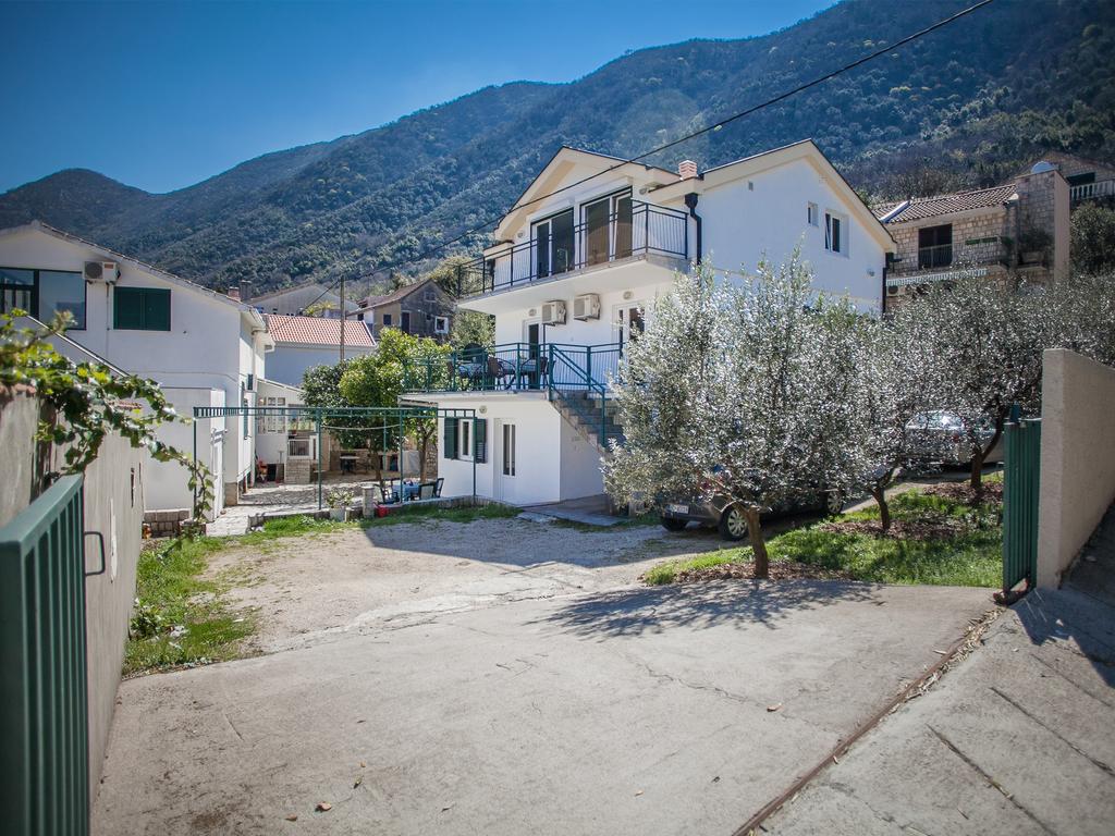 Daria Apartments Kotor Bilik gambar